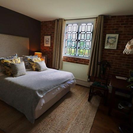 فندق Wrenburyفي  The Cholmondeley Arms المظهر الخارجي الصورة