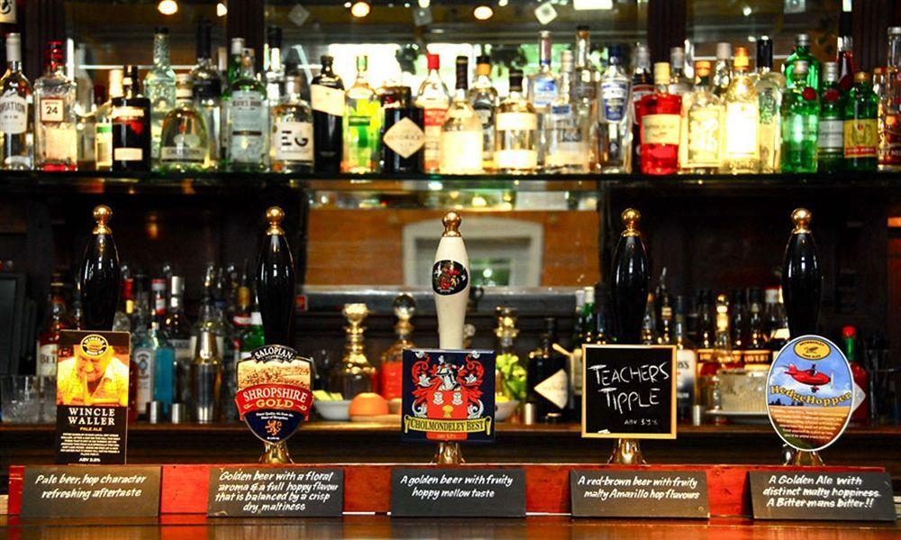 فندق Wrenburyفي  The Cholmondeley Arms المظهر الخارجي الصورة