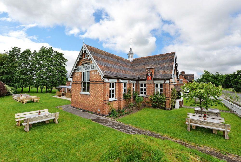 فندق Wrenburyفي  The Cholmondeley Arms المظهر الخارجي الصورة