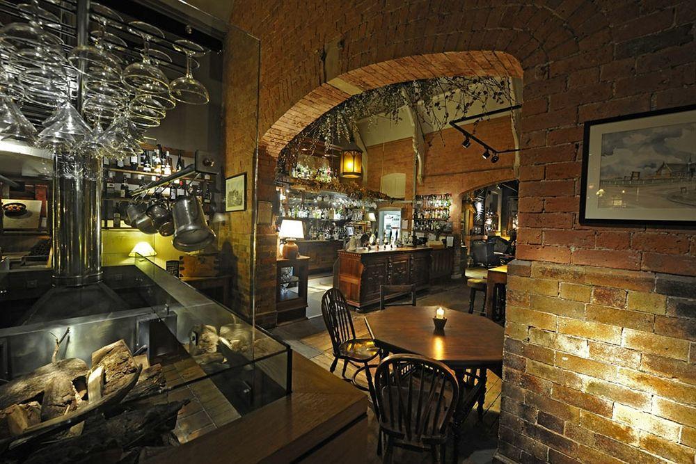 فندق Wrenburyفي  The Cholmondeley Arms المظهر الخارجي الصورة