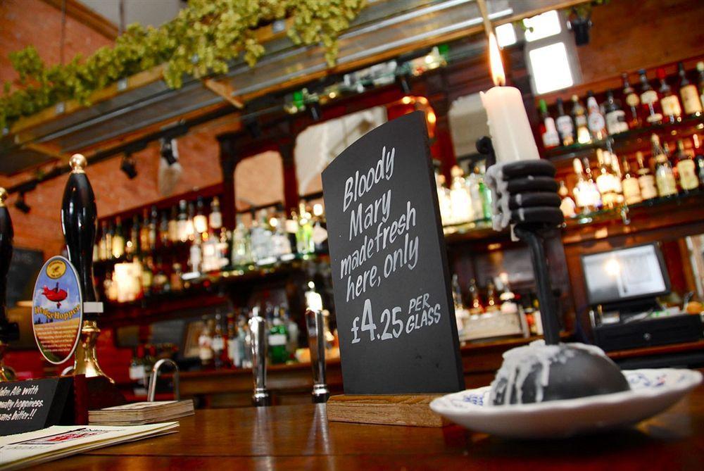 فندق Wrenburyفي  The Cholmondeley Arms المظهر الخارجي الصورة