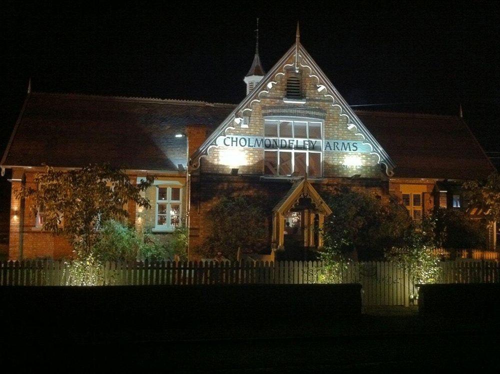 فندق Wrenburyفي  The Cholmondeley Arms المظهر الخارجي الصورة