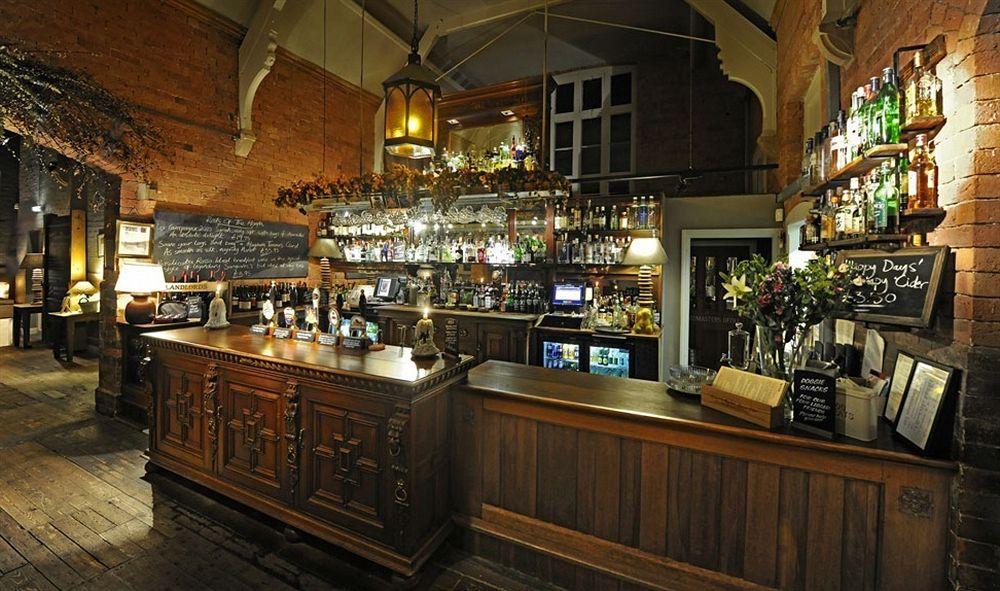 فندق Wrenburyفي  The Cholmondeley Arms المظهر الخارجي الصورة