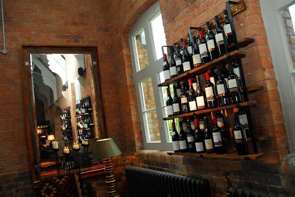 فندق Wrenburyفي  The Cholmondeley Arms المظهر الخارجي الصورة